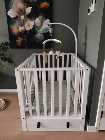Baby box 80x100 met lade wit beschikbaar voor biedingen