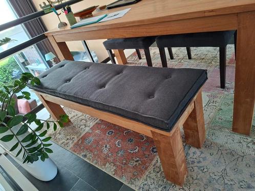 Houten bankje met stoffen kussen, Huis en Inrichting, Stoelen, Gebruikt, Eén, Hout, Stof, Bruin, Ophalen