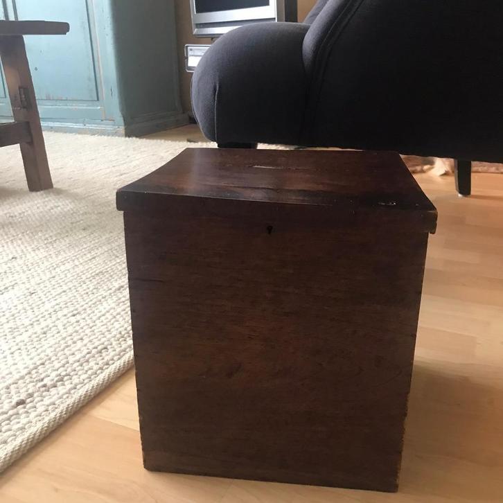 Oude, bijzondere houten kist. Volkskunst., Antiek en Kunst, Curiosa en Brocante, Ophalen of Verzenden
