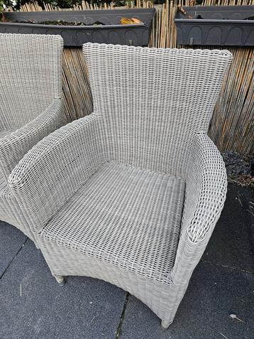 4 Wicker tuinstoelen beschikbaar voor biedingen