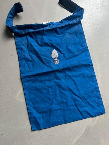 Halsdoek Marechaussee beschikbaar voor biedingen