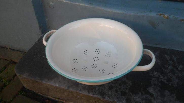 Mooi EMAILLEN vergiet crème wit emaille wit groene rand, Antiek en Kunst, Antiek | Emaille, Ophalen of Verzenden