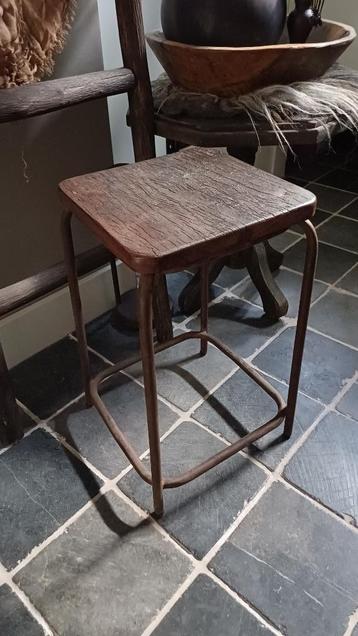 Landelijke/stoere kruk beschikbaar voor biedingen