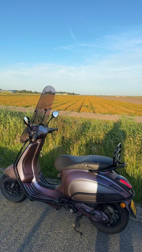 Vespa sprint brom, Fietsen en Brommers, Scooters | Vespa, Zo goed als nieuw, Overige modellen, Maximaal 45 km/u, Benzine, Ophalen of Verzenden