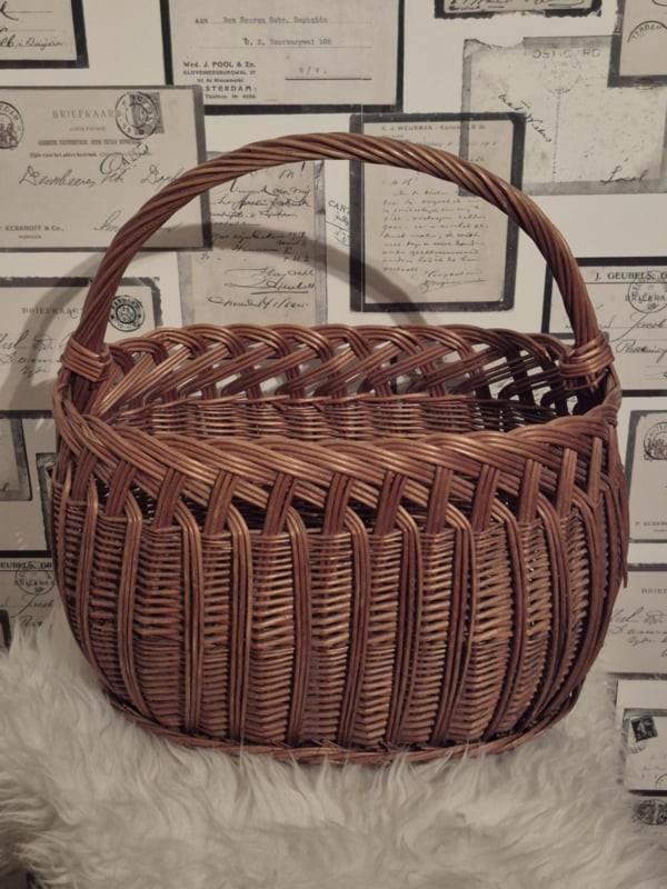 Vintage rieten mand met hengsel, Huis en Inrichting, Woonaccessoires | Schalen en Manden, Gebruikt, Rechthoekig, Ophalen of Verzenden