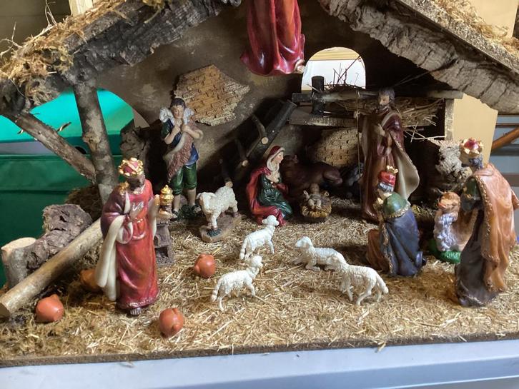 Kerststal met beeldengroep, Diversen, Kerst, Zo goed als nieuw, Ophalen