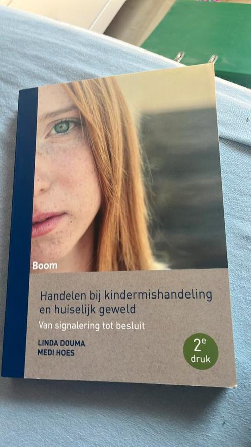 Handelen bij kindermishandeling en huiselijk geweld, Boeken, Politiek en Maatschappij, Zo goed als nieuw, Maatschappij en Samenleving