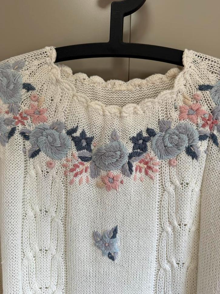 Prachtige vintage Witte trui met  geborduurde bloemen - L, Kleding | Dames, Truien en Vesten, Zo goed als nieuw, Maat 42/44 (L)