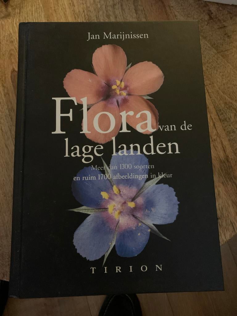 Flora van de Lage Landen - Jan Marijnissen, Boeken, Natuur, Ophalen of Verzenden, Zo goed als nieuw, Overige onderwerpen