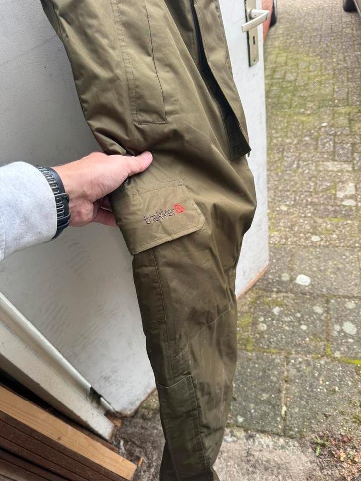 Trakker F-32 Combi Suit – Warm, Waterdicht & Comfortabel!, Watersport en Boten, Hengelsport | Algemeen, Zo goed als nieuw, Kleding