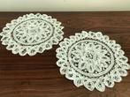 Set van 2 ronde tafel kast doekjes lapjes wit “ kant “, Antiek en Kunst, Ophalen of Verzenden