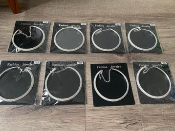 Partij 8 stuks luxe strass kettingen KR12 beschikbaar voor biedingen