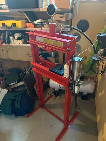 Hydraulische werkplaatspers (shop press) 20 ton beschikbaar voor biedingen