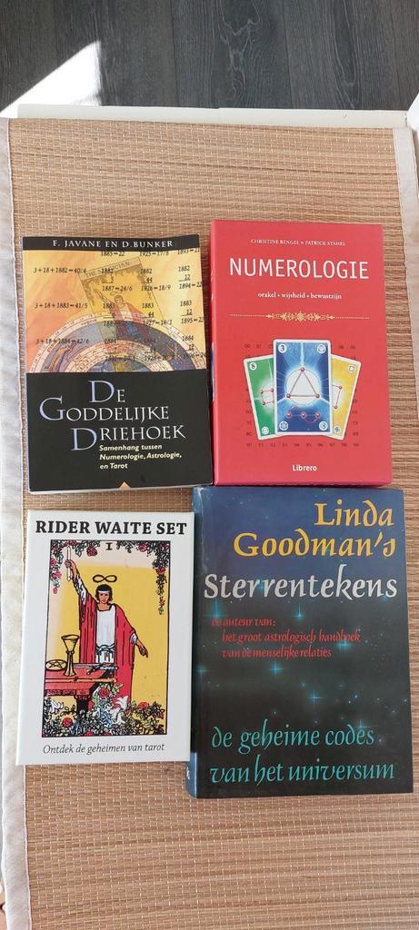 Samenhang tussen numerologie, tarot en astrologie, Boeken, Esoterie en Spiritualiteit, Zo goed als nieuw, Achtergrond en Informatie