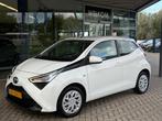 Toyota Aygo 1.0 VVT-i x-play Navi Camera Cruise Dealer onder, Voorwielaandrijving, Gebruikt, Euro 6, 4 stoelen
