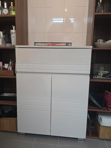Witte badkamerkast