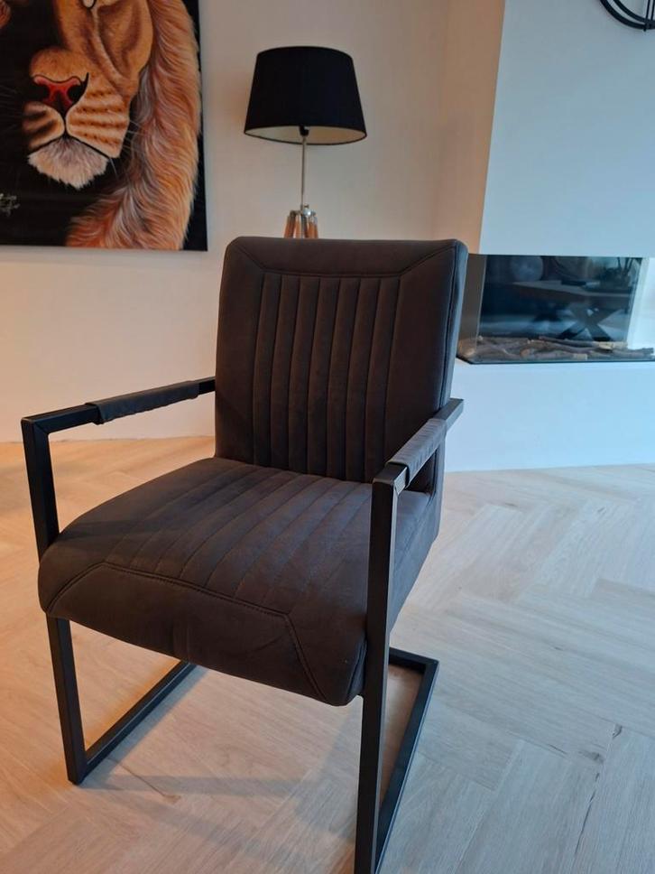 6 ZGAN Eetkamerstoelen - Stijlvol en Comfortabel, Huis en Inrichting, Stoelen, Zo goed als nieuw, Vijf, Zes of meer stoelen, Metaal