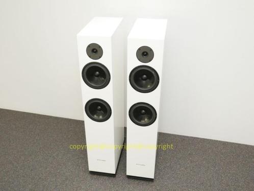 Pylon Audio Diamond 28 Gloss White., Audio, Tv en Foto, Luidsprekers, Zo goed als nieuw, Front, Rear of Stereo speakers, 120 watt of meer