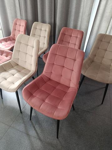 8 mooie velvet stoelen roze en champagne beschikbaar voor biedingen