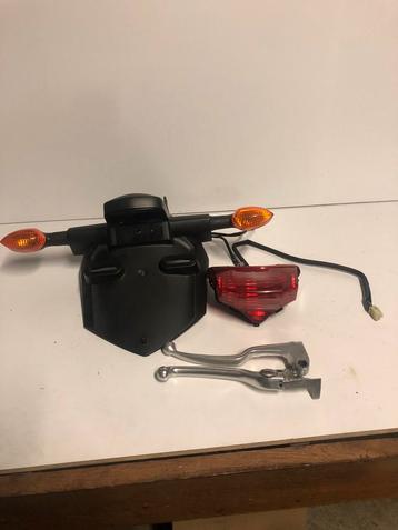 Yamaha FZ6 2004-2006 rem/koppelingshendel,achterlicht,houder beschikbaar voor biedingen