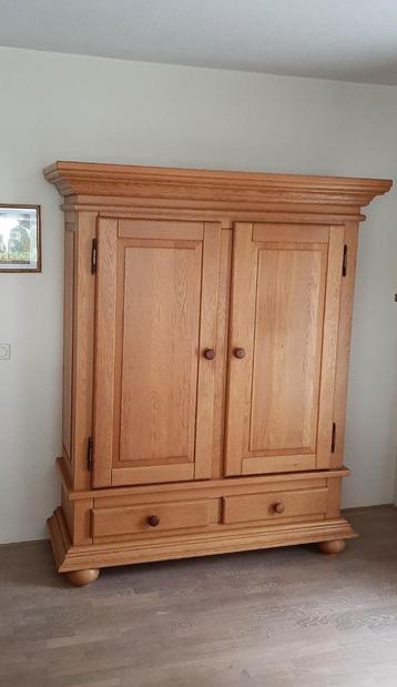 Kast beschikbaar voor biedingen