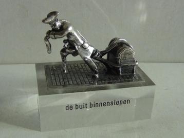 Miniatuur zilver S14e man + kist zilveren miniaturen beschikbaar voor biedingen
