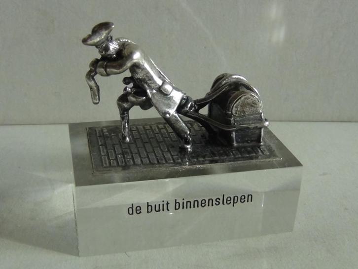 Miniatuur zilver S14e man + kist zilveren miniaturen, Antiek en Kunst, Antiek | Goud en Zilver, Zilver, Verzenden