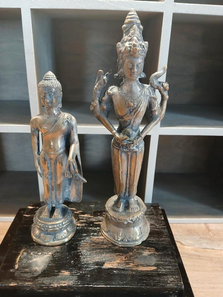 Drie antieke Boeddha beelden op houten sokkel, Antiek en Kunst, Kunst | Beelden en Houtsnijwerken, Ophalen of Verzenden