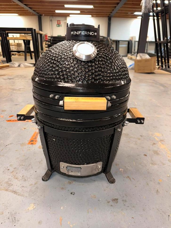 Inferno Kamado BBQ 33 cm – nieuw in doos, Tuin en Terras, Houtskoolbarbecues, Zo goed als nieuw, Ophalen
