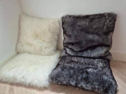 2x 2 stuks Fluffy kussens 50x50 Grijs en Wit, Huis en Inrichting, Woonaccessoires | Kussens, Zo goed als nieuw, Wit, Vierkant
