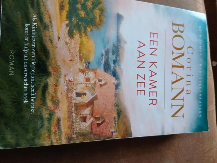 Een Kamer aan Zee - Corina Bomann, Boeken, Romans, Gelezen, Nederland, Ophalen of Verzenden