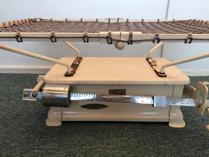 Vintage babyweegschaal uit 1955, Antiek en Kunst, Antiek | Gereedschap en Instrumenten, Ophalen