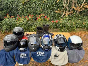 Motorhelmen Arai, HJC + Laarzen Maat 46 beschikbaar voor biedingen
