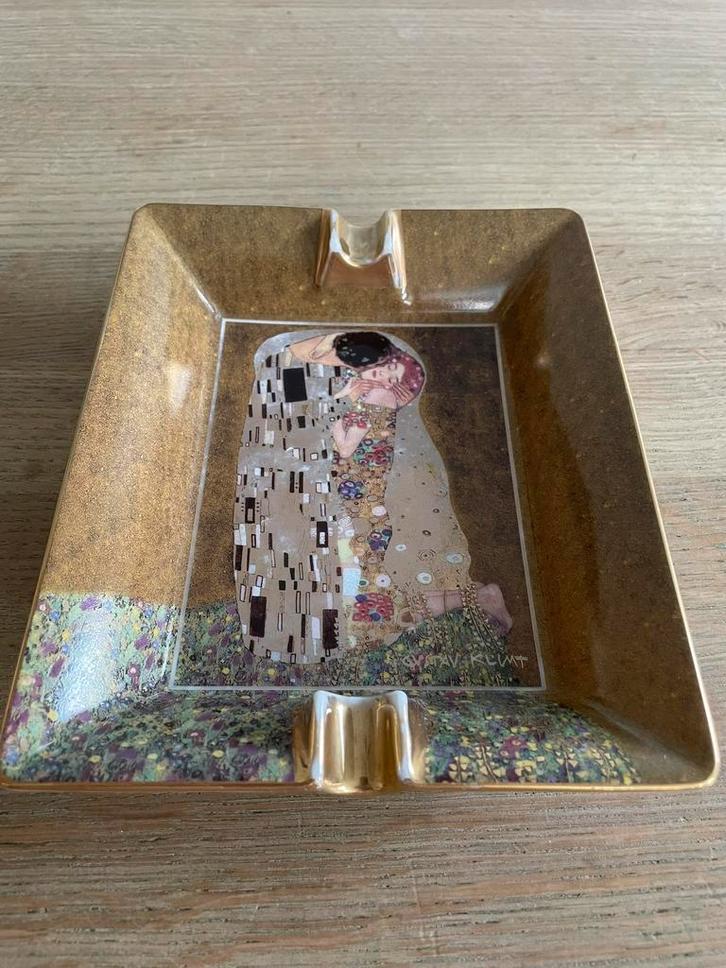 Gustav Klimt asbak ‘De Kus’ door Goebel Artis Orbis, Antiek en Kunst, Kunst | Designobjecten, Ophalen of Verzenden