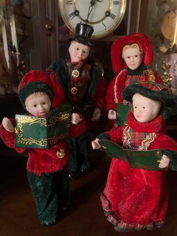 🌿Pop, Dickens “ 4 PORSELEINEN VINTAGE KERSTPOPPEN”🌿 beschikbaar voor biedingen