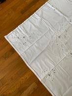 Wit geborduurd tafellaken 160x130cm klassiek vintage, Ophalen of Verzenden