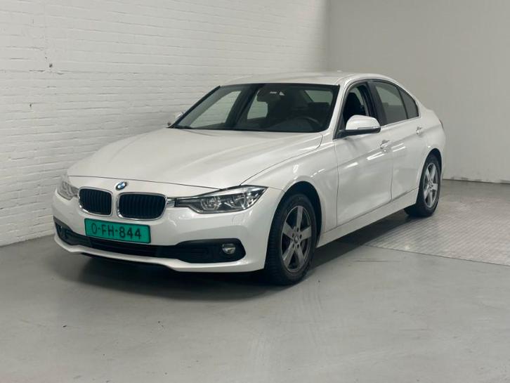 BMW 3-serie 320d CLIMA / CRUISE / NAVI / TREKHAAK (bj 2018), Auto's, BMW, Bedrijf, Te koop, 3-Serie, ABS, Airbags, Airconditioning