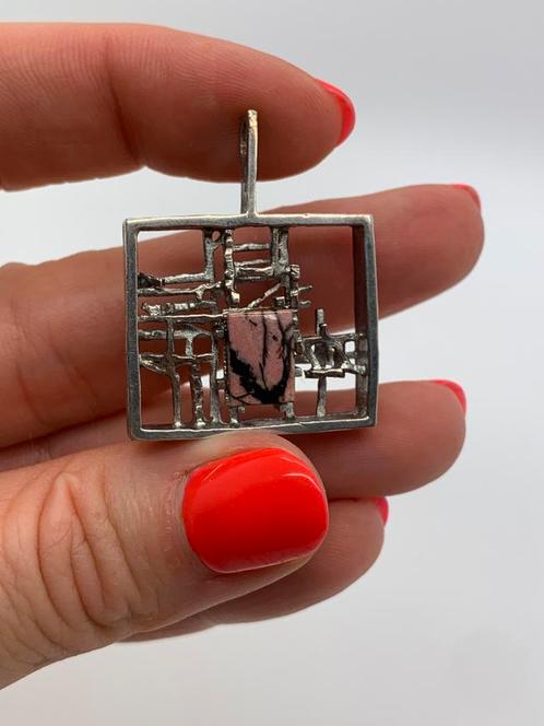 X718 Prachtige zilveren brutalist hanger, Sieraden, Tassen en Uiterlijk, Antieke sieraden, Hanger, Zilver, Met edelsteen, Ophalen of Verzenden