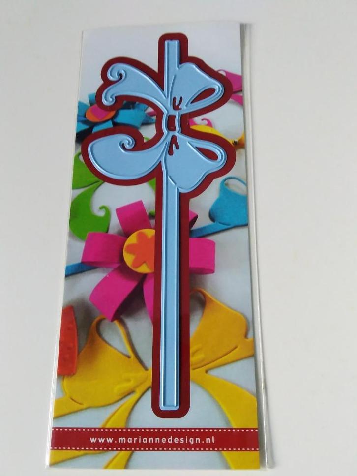 Snijmal strik / LR0447 Marianne design., Hobby en Vrije tijd, Kaarten | Zelf maken, Nieuw, Pons of Mal, Overige thema's, Ophalen of Verzenden