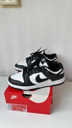 Nike dunk low panda, Nike, Ophalen of Verzenden, Zo goed als nieuw, Sneakers of Gympen