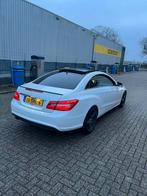 Mercedes-Benz E-Klasse 1.8 E200 CGI Coupe AUT 2010 Wit, Auto's, Mercedes-Benz, Achterwielaandrijving, 1800 kg, Zwart, 4 cilinders
