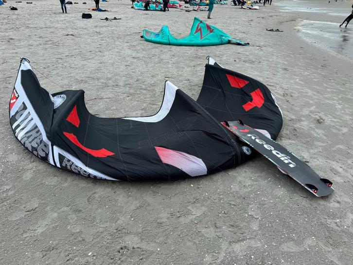 Reedin Kite Set 2025  - Compleet!, Watersport en Boten, Kitesurfen, Zo goed als nieuw, Kitesurf-set, 9 m², Twintip, Ophalen of Verzenden