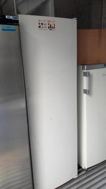 Hoge miele  koelkast 50 euro snel ophalen beschikbaar voor biedingen