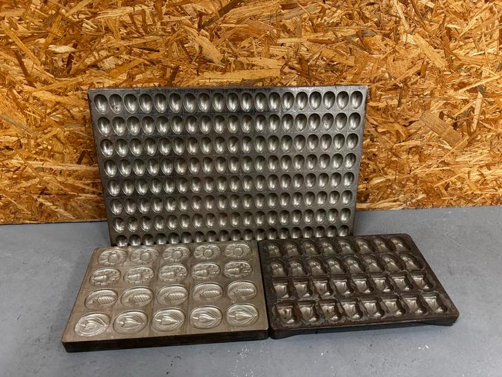 Antieke Metalen Paasei Chocoladevormen - Holland, Antiek en Kunst, Antiek | Keukenbenodigdheden, Ophalen of Verzenden