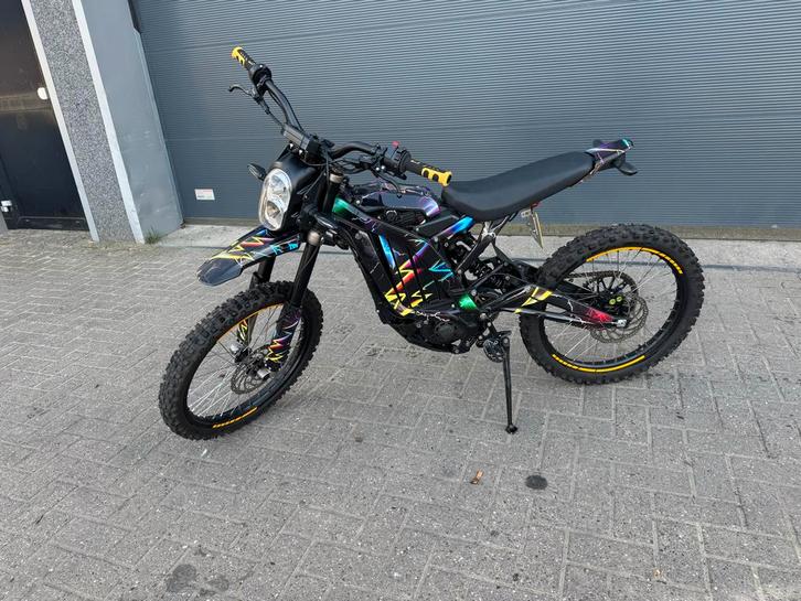 Surron Light Bee 2023 met kenteken - Zo Goed Als Nieuw!, Fietsen en Brommers, Brommers | Crossbrommers, Zo goed als nieuw, Overige merken