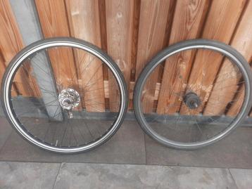 setje 28 inch wielen shimano nexus 3 SG-SR40 handrem naafdyn beschikbaar voor biedingen