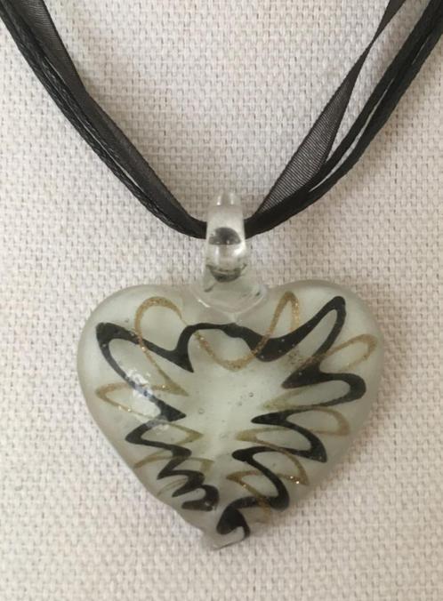 Zwart glazen hart aan voile ketting en oorbellen set, Sieraden, Tassen en Uiterlijk, Kettingen, Nieuw, Overige materialen, Zwart