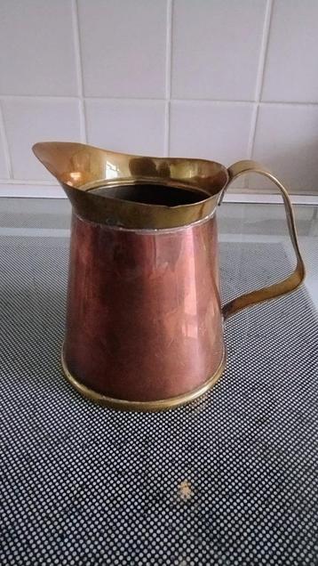 Koperen kannetje beschikbaar voor biedingen