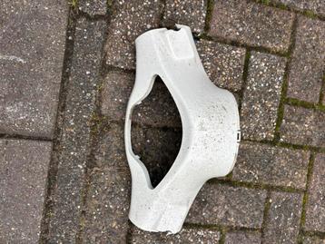 Vespa primavera stuur kap boven zeide beschikbaar voor biedingen