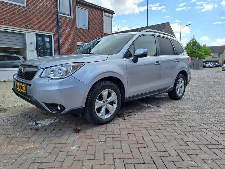 Subaru Forester 2015 grijs kenteken veel opties, Auto's, Bestelauto's, 4x4, Achteruitrijcamera, Airconditioning, Bluetooth, Centrale vergrendeling